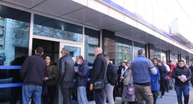 SGK önlerinde EYT kuyruğu