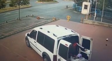 Soyguna gelen hırsızlar baltayı taş vurdu: Binadan taş yağmuruna tutuldular