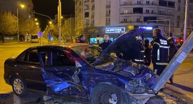 Tekirdağ'da iki otomobil kavşakta çarpıştı: 5 yaralı