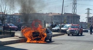Yeni aldığı araba 10 dakika sonra alev topuna döndü