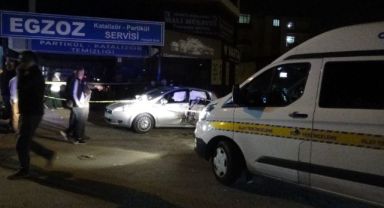 15 yaşındaki sürücü park halindeki tıra çarptı: 1 ölü, 3 yaralı