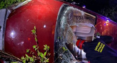 Araç şarampole uçtu: 5 kişi yaralandı