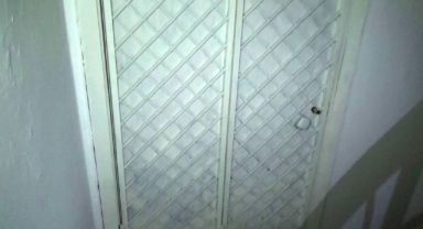 Ayrılık aşamasındaki eşini öldürüp eğlenmeye gitti