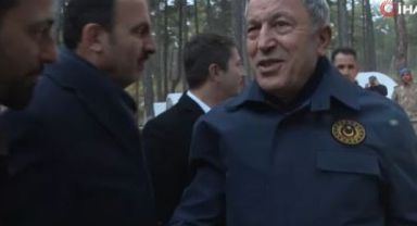 Bakan Akar, Yayladağı'nda depremzedelerle iftarda bir araya geldi