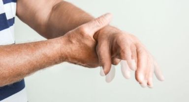 Baş parmakta görülen titreme Parkinson habercisi olabilir