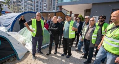 Başkan Soyer Hatay’da İzmir Dayanışma Gönüllüleri'ni ziyaret etti