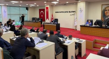 Bayraklı'da faaliyet raporuna onay! Sandal'dan eleştirilere tepki!