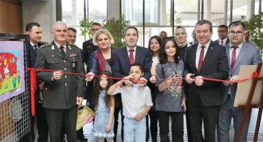 Bergama 23 Nisan'ı coşku ile kutladı