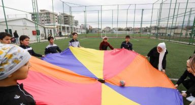 Buca’da depremzede çocuklara moral etkinliği