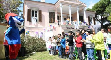 Depremzede çocuklara Bornova Belediyesi’nden moral etkinliği