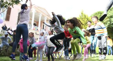 Depremzede çocuklara Bornova Belediyesi’nden moral etkinliği