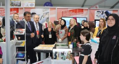 Devlet Teşvikleri Tanıtım Günleri Fuarı İzmir Cumhuriyet Meydanı'nda ziyaretçilerini kabul ediyor