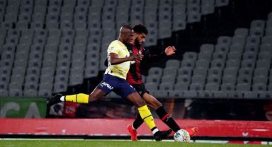 Fenerbahçe yarıştan kopmadı