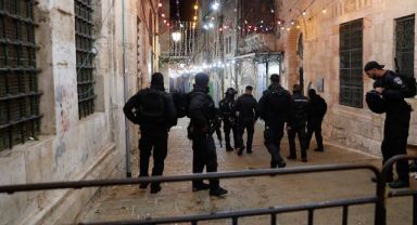 İsrail güçleri, Mescid-i Aksa'nın girişinde bir Filistinliyi öldürdü