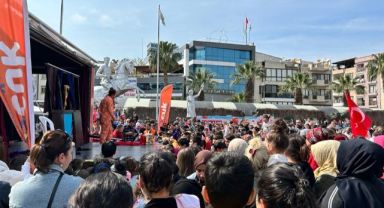 İzmir Büyükşehir Belediyesi 23 Nisan'ı çocuk şenlikleriyle kutluyor