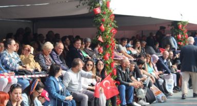 İzmir'de 23 Nisan coşkuyla kutlandı