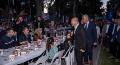 İzmir'de dayanışma sofraları devam ediyor
