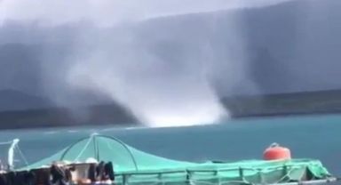 İzmir'de korkutan hortum kamerada