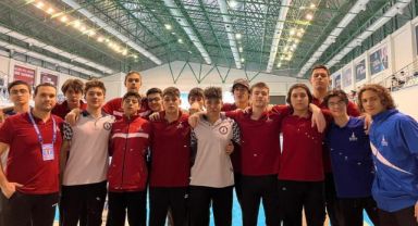 İzmir’e sutopunda çifte kupa