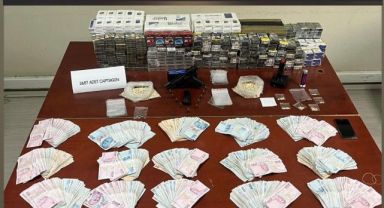 İzmir polisinden uyuşturucu tacirlerine suçüstü