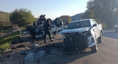 Kamyonet ile otomobil çarpıştı: 7 yaralı