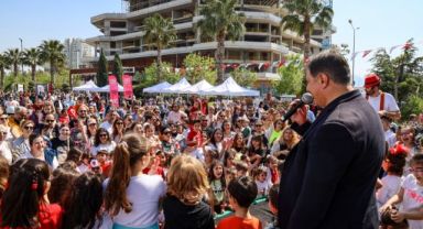 Karşıyaka’nın çocukları 23 Nisan’ı coşkuyla kutladı