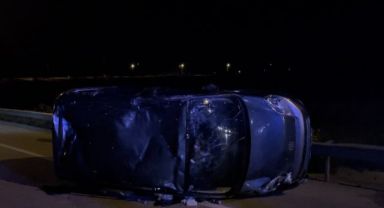 Kontrolden çıkan hafif ticari araç takla attı : 3 yaralı