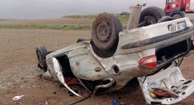 Kontrolden çıkan otomobil tarlaya devrildi: 5 yaralı