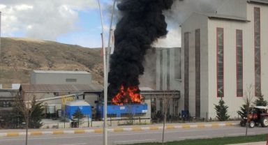korkutan fabrika yangını: Siyah dumanlar gökyüzünü kapladı