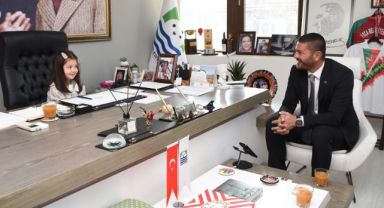 Küçük Neva, Foça Belediye Başkanı oldu