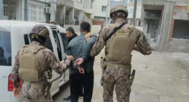 Mersin'de 77 adrese şafak vakti kökünü kurutma operasyonu