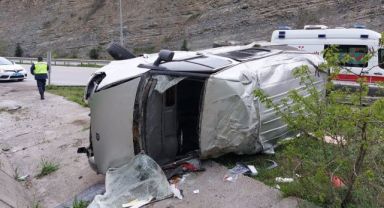 Minibüs takla attı: 4 yaralı