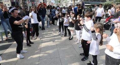 Narlıdereli çocuklar 23 Nisan şenliğinin tadını çıkardı