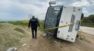 Öğrenci servisi ile hafriyat kamyonu çarpıştı: 23 yaralı