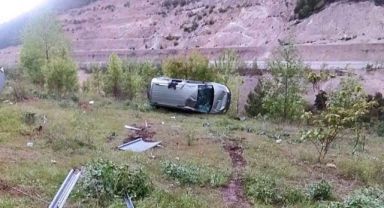 Panelvan minibüs yoldan çıkarak takla attı: 1 ölü, 3 yaralı
