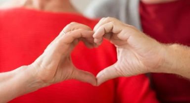 Sağlık kahramanları kanser ve kalp farkındalığı için serbest dalış yapacak