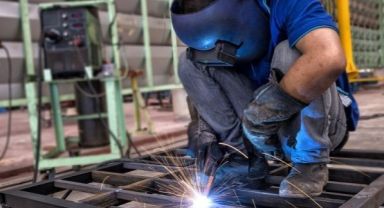 Sanayi üretimi yıllık yüzde 8,2 azaldı