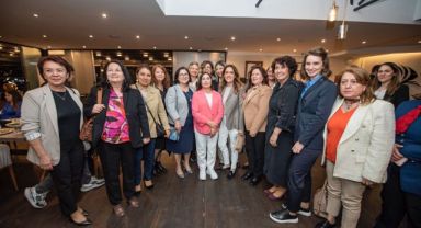 Selvi Kılıçdaroğlu İzmir Büyükşehir Belediyesi’nin çocuk ve kadın hizmetlerini inceledi