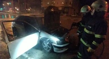 Seyir halindeki araç alev aldı