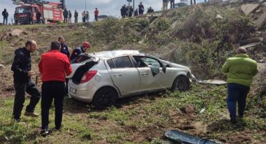 Son anda manevra yaptı, 25 metrelik şarampole devrildi: 1 yaralı