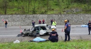 Tofaş hurdaya döndü: 3 ölü, 1 yaralı