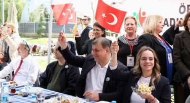 Tugay ve Kınay Örnekköylü kadınlarla buluştu