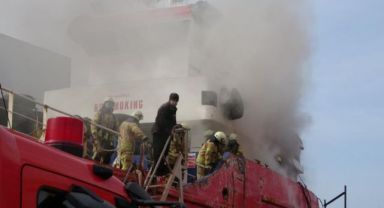 Tuzla'da bakımda olan yağ tankerinde yangın çıktı