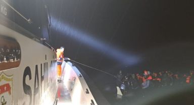 Yunanistan'ın ittiği 72 düzensiz göçmen kurtarıldı