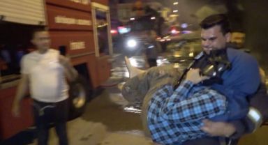 5 katlı binada çıkan yangında can pazarı yaşandı