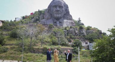 AK Partili Bursalı’dan CHP’li belediyeye bakımsız Atatürk büstü tepkisi