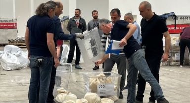 Ankara'ya getirilen yurt dışı oyları 5 kilitli çelik kapıyla korunuyor