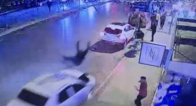 Aracını üzerlerine sürüp adamı öldürdü
