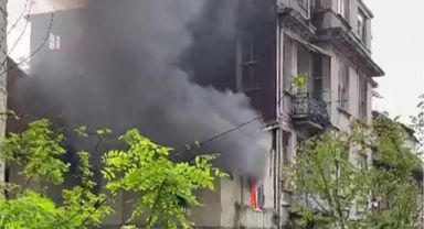 Arkadaşına kızan genç evi ateşe verdi