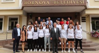 Başkan İduğ, şampiyonları ağırladı